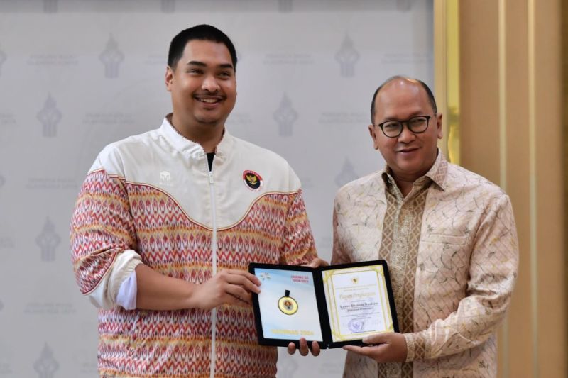 Rosan Roeslani Raih Penghargaan Insan Olahraga Berprestasi 2024