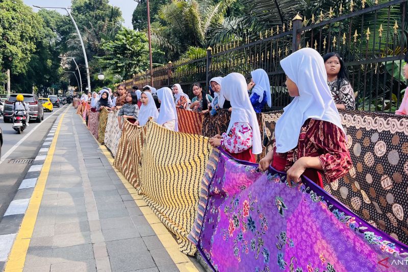 Perayaan Hari Batik Nasional, Kota Bogor Bentangkan 4,1 Kilometer Batik
