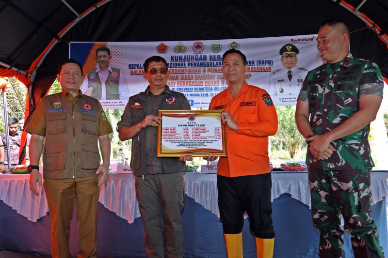 Bantuan BNPB untuk Penanganan Karhutla di Muara Enim