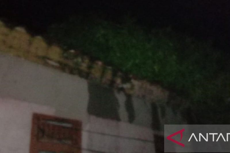 Puluhan Warga Sukabumi Mengungsi Akibat Angin Puting Beliung