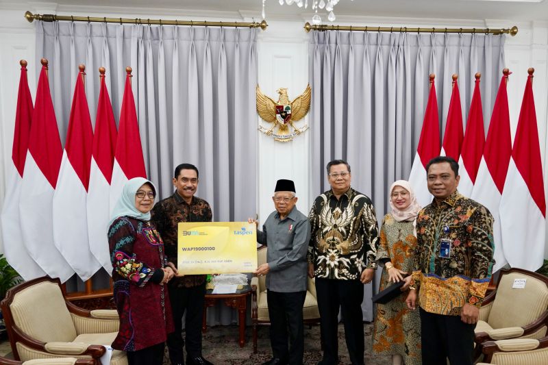 Taspen Serahkan Manfaat Pensiun dan THT kepada Wapres Ma'ruf Amin