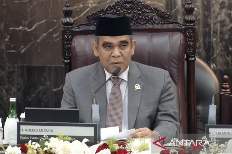 Ketua MPR RI Ahmad Muzani saat memimpin Sidang Paripurna di Kompleks Parlemen, Jakarta, Kamis (3/10/2024). ANTARA/Bagus Ahmad Rizaldi