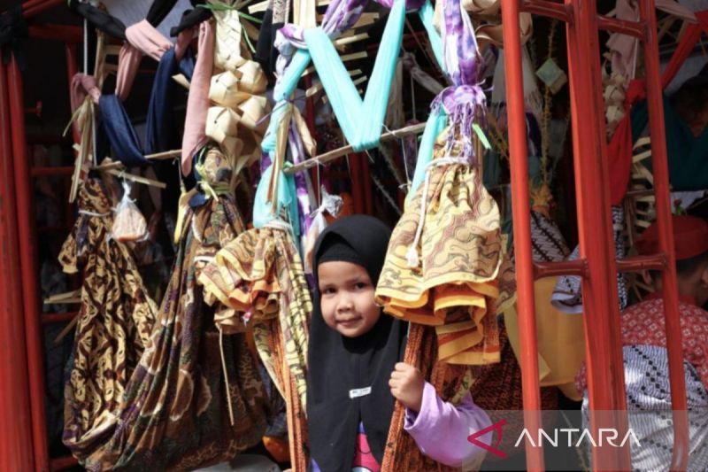 Kalimantan Selatan Kenalkan Tradisi Baayun Maulud di TMII