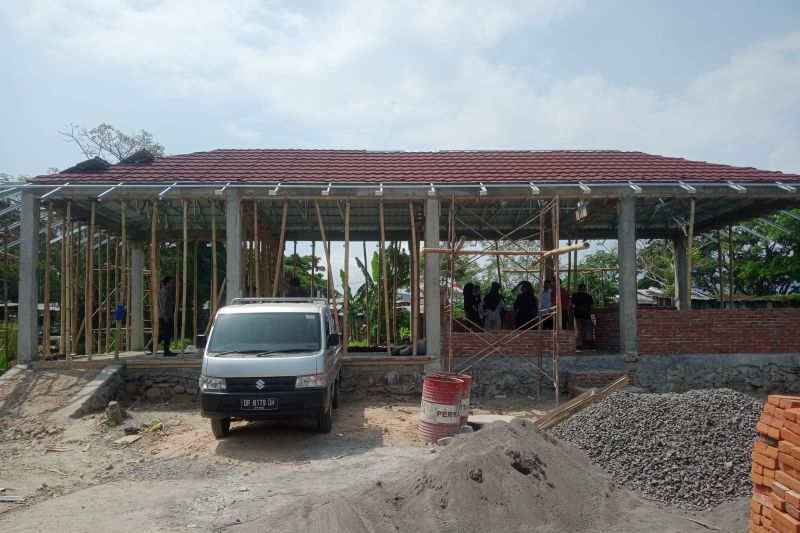 Progres pembangunan bank sampah induk di kawasan Ampenan, Kota Mataram, Provinsi Nusa Tenggara Barat. (ANTARA/HO-Dokumen Pribadi)