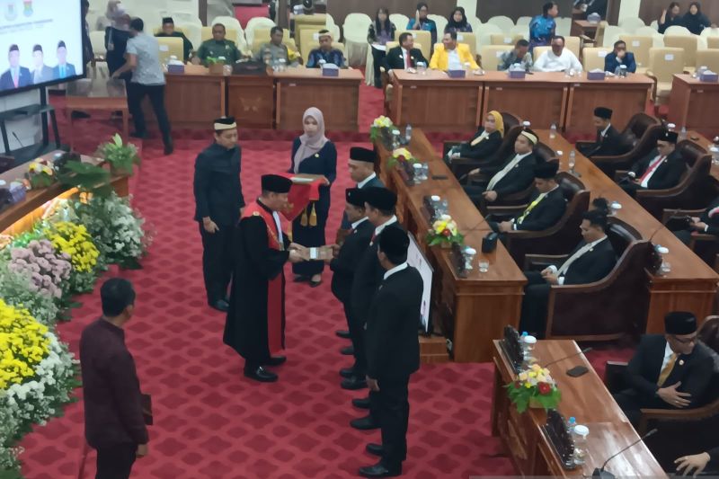 Muhammad Amud dan Kholid Ismail Dilantik Sebagai Pimpinan DPRD Tangerang 2024-2029
