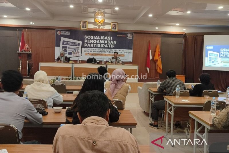 Koordinator Divisi Hukum, Pencegahan, Permasalahan, dan Humas Bawaslu Kota Bengkulu Leka Yunita Sari saat menyampaikan arahan terkait pentingnya anak muda dalam memastikan pelaksanaan pilkada berjalan damai tanpa adanya kecurangan (3/10) (ANTARA/Anggi Mayasari)