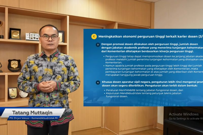 Pelaksana Tugas (Plt.) Direktur Jenderal Pendidikan Vokasi Kemendikbudristek Tatang Muttaqin menjelaskan Peraturan Menteri Pendidikan, Kebudayaan, Riset, dan Teknologi (Permendikbudristek) Nomor 44 Tahun 2024 Tentang Profesi, Karier, dan Penghasilan Dosen di Jakarta pada Kamis (3/10/2024) (ANTARA/HO-BKHM Kemendikbudristek)