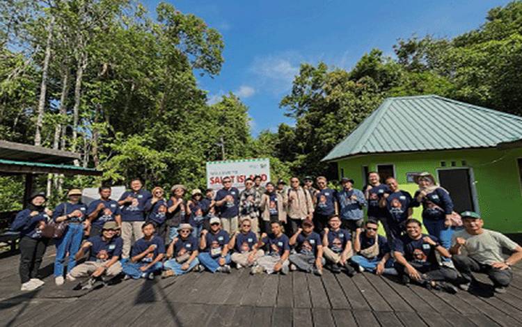 Peserta Buyer dan Media Gathering Saksikan Pelepasliaran Orangutan di Pulau Salat