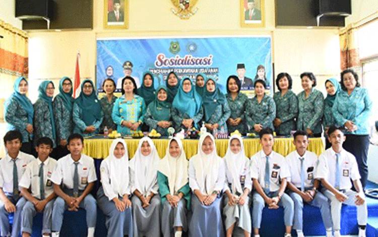 TP PKK Sosialisasikan Pencegahan Perkawinan Usia Anak di Kecamatan Kapuas Timur