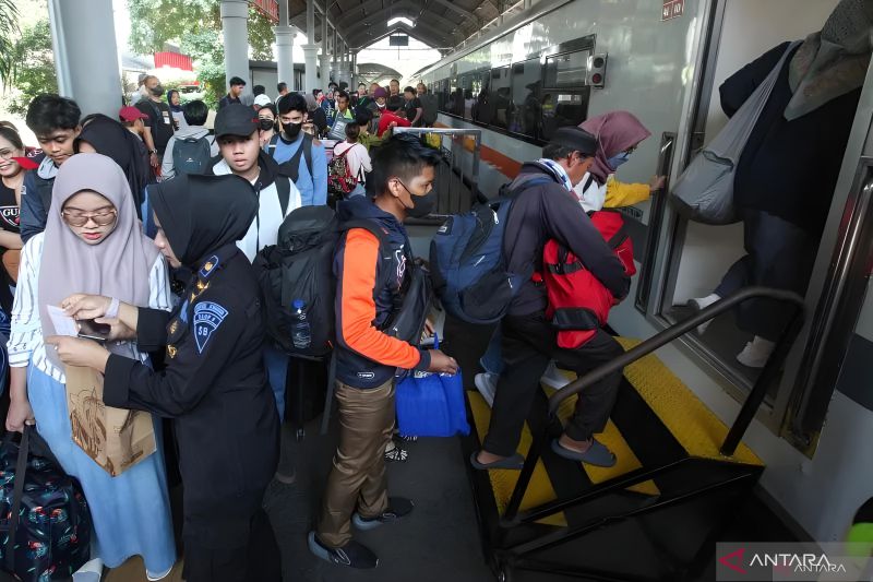 Ketepatan Waktu Keberangkatan KA Daop 8 Surabaya Capai 99,91 Persen