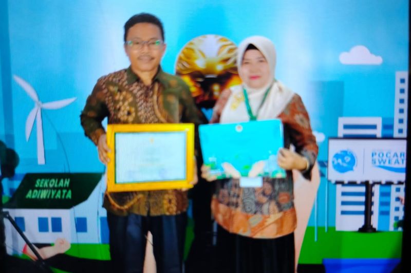 SDN 10 Sangkir Terima Penghargaan Adiwiyata Nasional 2024