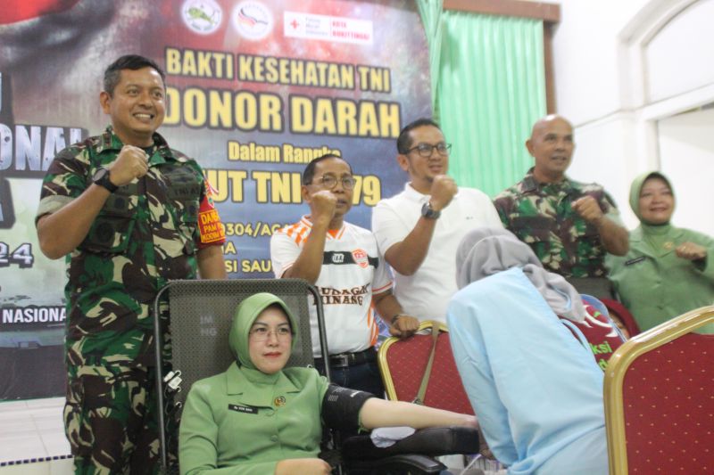 Kodim 0304 Agam Gelar Donor Darah Meriahkan HUT ke-79 TNI
