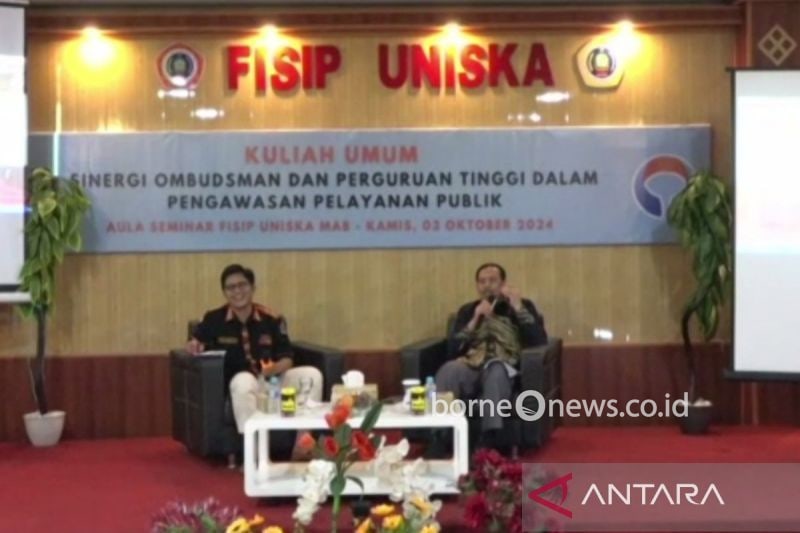 Tangkapan layar Ketua Ombudsman RI Mokhammad Najih (kanan), dalam kuliah umum di Fakultas Ilmu Sosial dan Ilmu Politik (FISIP) Universitas Islam Kalimantan Muhammad Arsyad Al Banjari Banjarmasin (Uniska MAB), Kalimantan Selatan, Kamis (3/10/2024). ANTARA/Donny Aditra