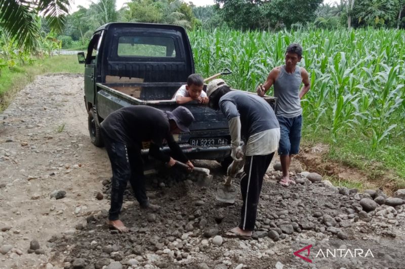 Pembangunan Jalan Usaha Tani Mukomuko Hampir Selesai, Petani Diuntungkan