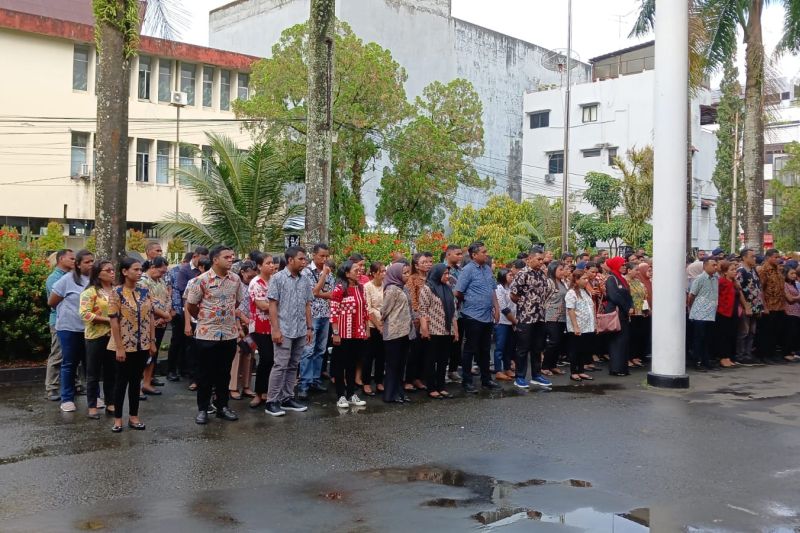 Tenaga Non Aparatur Sipil Negara (ASN) lingkup Pemerintah Kota (Pemkot) Ambon. ANTARA/ Penina F Mayaut
