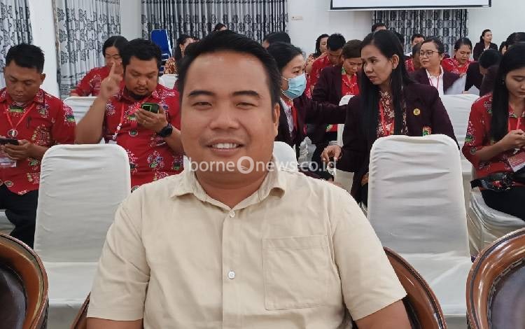 Anggota DPRD Gunung Mas Hermanto saat menghadiri Musda PPNI GUMAS. (FOTO: RISKA YULYANA)
