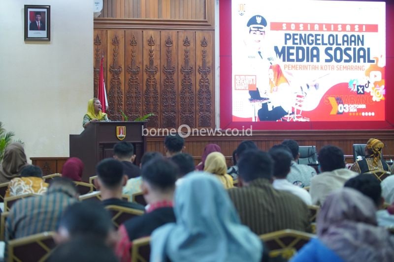 Wali Kota Semarang Hevearita Gunaryanti Rahayu saat kegiatan "Sosialisasi Pengelolaan Media Sosial" di Ruang Loka Krida, Balai Kota Semarang, Kamis (3/10/2024). ANTARA/HO-Pemkot Semarang