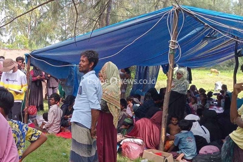 Imigran Rohingya ditampung di tenda darurat di Pantai Kuala Parek, Sungai Raya, Kabupaten Aceh Timur ANTARA/HO-Dok Warga