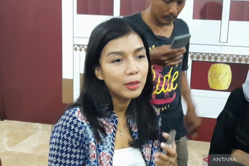 Ketua Divisi Sosialisasi, Pendidikan Pemilih, dan Partisipasi Masyarakat KPU Provinsi DKI Jakarta, Astri Megatari usai menghadiri rapat terkait debat perdana Pilkada Jakarta 2024 di Jakarta, Kamis (3/10/2024). ANTARA/Lia Wanadriani Santosa