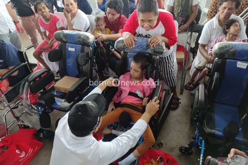 Menteri Sosial Rayakan Syukur dan Salurkan Bantuan di Ambon