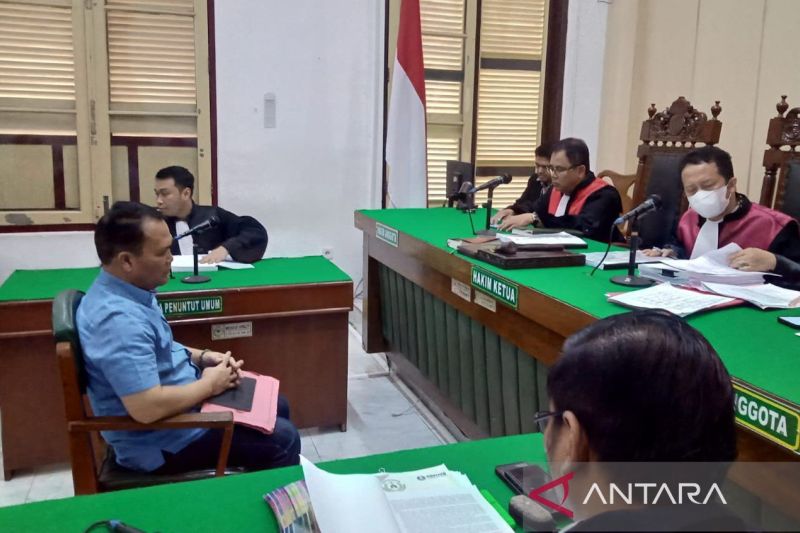 Mantan Camat Harian Dituntut Dua Tahun Penjara karena Korupsi