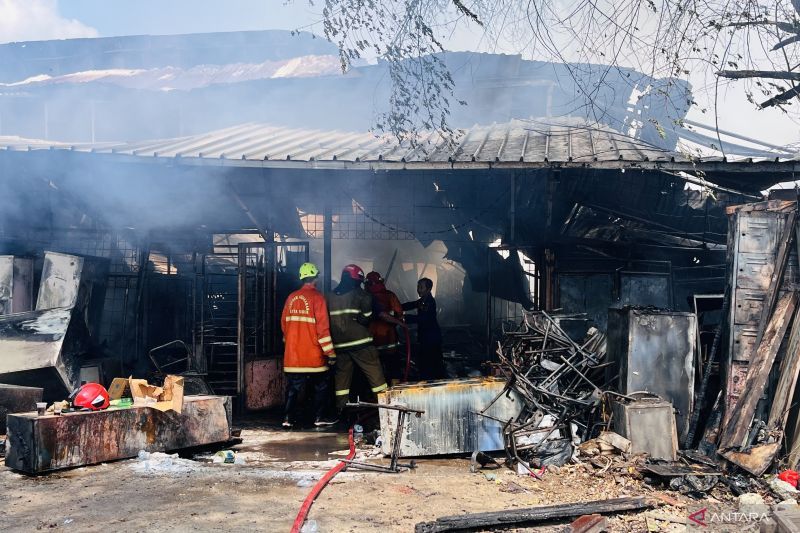 Kebakaran Toko Reparasi Alat Kantor di Bogor Rugikan Ratusan Juta