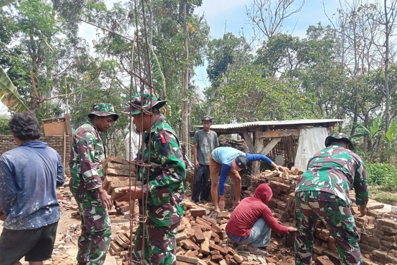 Kodim Kediri Perbaiki 122 Rumah Tidak Layak Huni di TMMD 2024