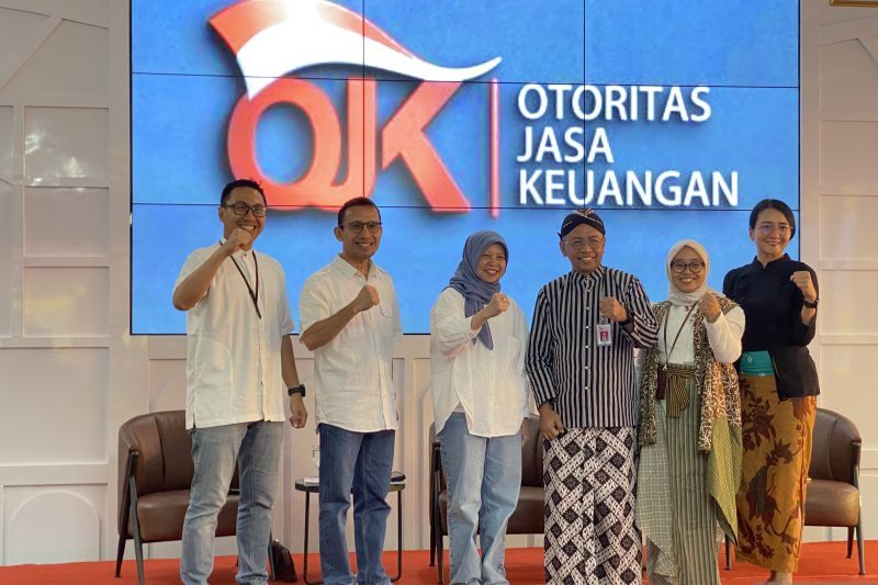 OJK Tutup Ribuan Entitas Ilegal, Kerugian Masyarakat Capai Rp139 Triliun