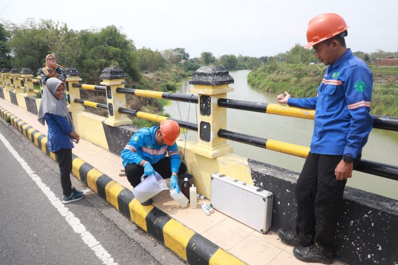 Uji Kualitas Air Sungai di Madiun untuk Cegah Pencemaran Lingkungan
