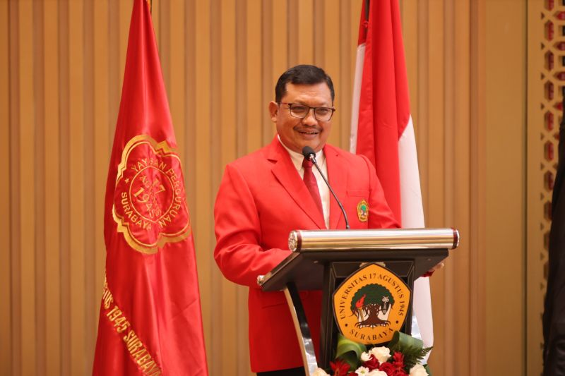 Rektor Untag Surabaya Terima Penghargaan Academic Leader 2024