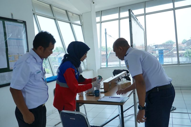 KAI dan BNN Laksanakan Tes Urine Pegawai di Daop Semarang