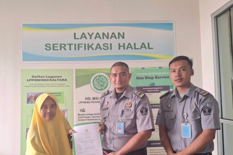 Lembaga Pemasyarakatan (Lapas) Kelas IIA Tarakan secara resmi menerima sertifikat legalitas atau izin operasional klinik pratama dari Dinas Penanaman Modal dan Pelayanan Terpadu Satu Pintu (DPMPTSP) serta Sertifikat Dapur Halal dari Lembaga Pengkajian Pangan, Obat dan Kosmetik (LPPOM) Majelis Ulama Indonesia (MUI) Provinsi Kalimantan Utara (Kaltara). ANTARA/HO-DKISP Kaltara