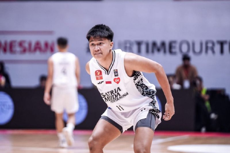 Pemain Satria Muda Pertamina Jakarta, Karl Patrick Gloria. (ANTARA/HO-IBL)