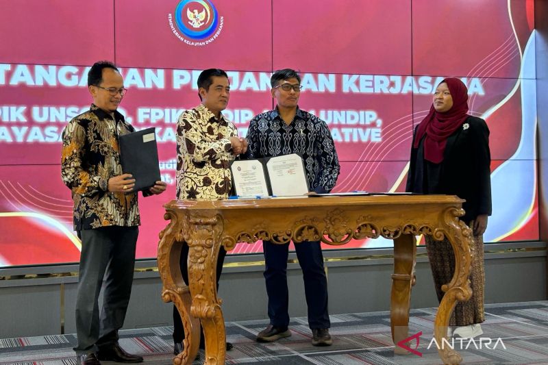 Kementerian Kelautan dan Perikanan bekerja sama dengan mitra-mitra strategis dorong peningkatan konsumsi protein di Kantor Kementerian KKP, Jakarta, Jumat (4/10/2024). ANTARA/Maria Cicilia Galuh