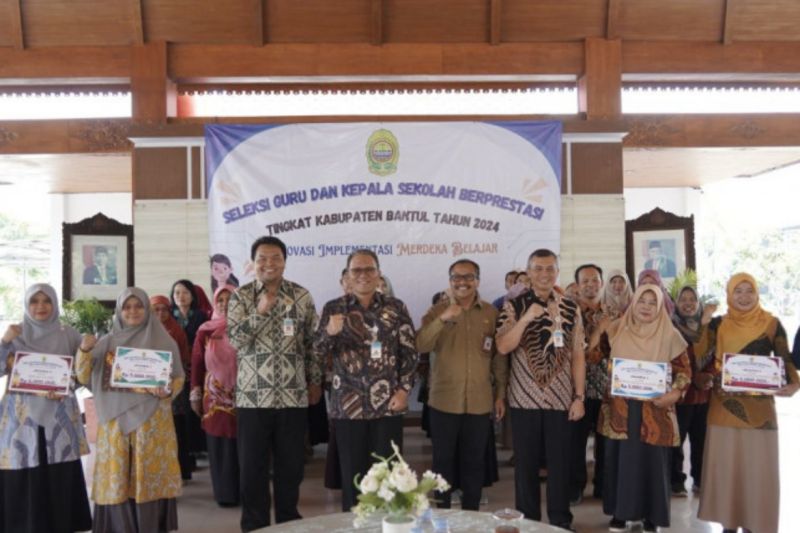Pendidikan Berkualitas, Penghargaan untuk Guru dan Kepala Sekolah Bantul