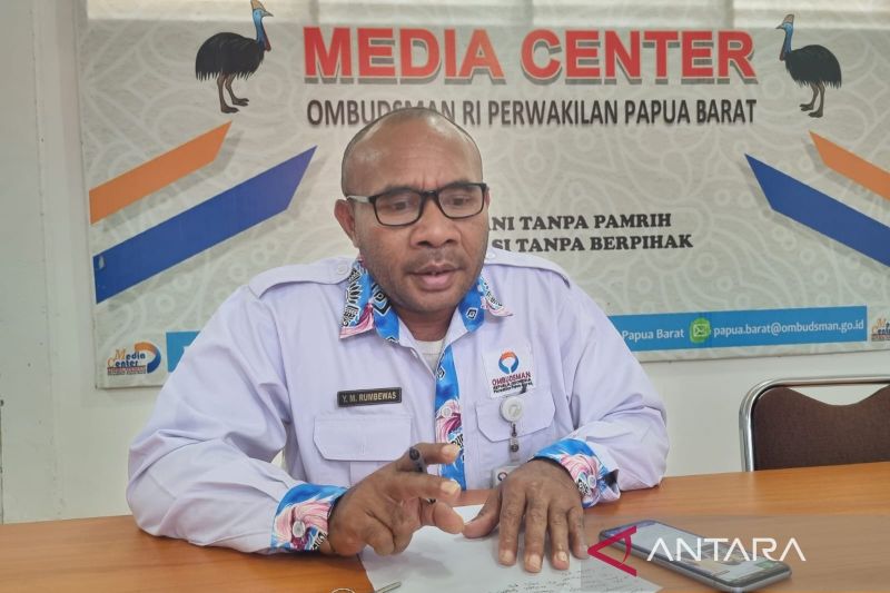 Ombudsman Papua Barat Berikan Penghargaan Layanan Publik Terbaik