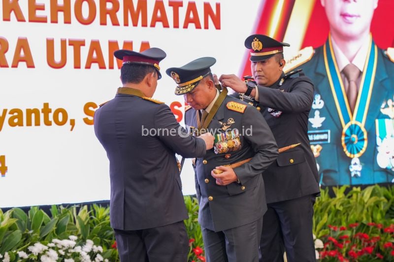 Kapolri Anugerahi Bintang Bhayangkara Utama kepada Pimpinan TNI