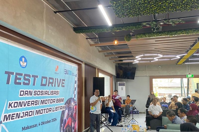 PLN Sosialisasikan Konversi Motor BBM Menjadi Listrik di Makassar