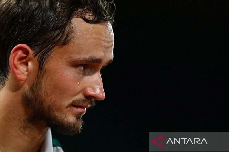 Medvedev dan Tsitsipas Raih Kemenangan di Shanghai Masters