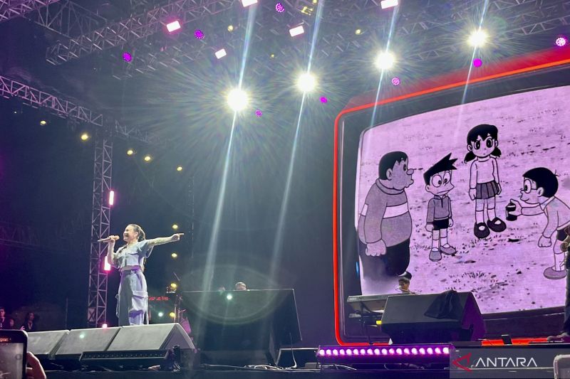 Rossa Ajak Penonton Bernostalgia Lewat Lagu Kartun di Jakarta