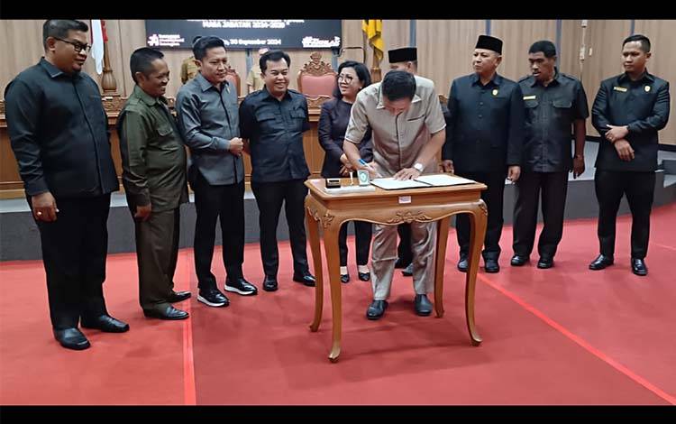 Rapat paripurna penetapan ketua definitif DPRD Kabupaten Kotawaringin Timur pada Senin, 30 September 2024. (FOTO: IST)