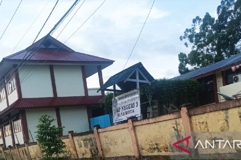 Pembangunan Ruang Kelas Baru SMP Negeri 3 Biak Rampung dan Siap Digunakan