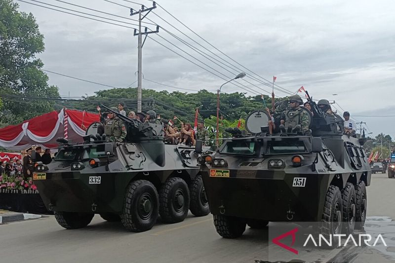 Defile 2.500 Prajurit Rayakan HUT ke-79 TNI di Papua