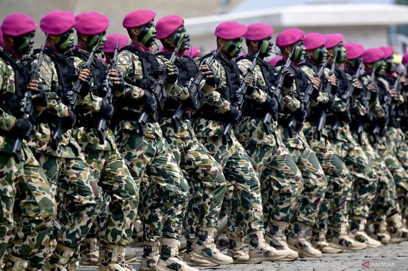 Ribuan Warga Meriahkan Parade HUT Ke-79 TNI di Monas
