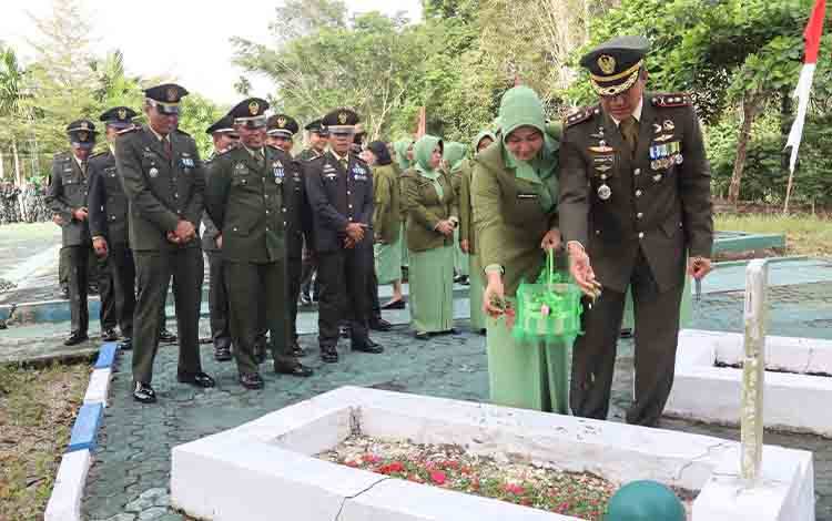 Peringati HUT TNI Ke-79, Kodim 1013 Muara Teweh Ziarah Nasional