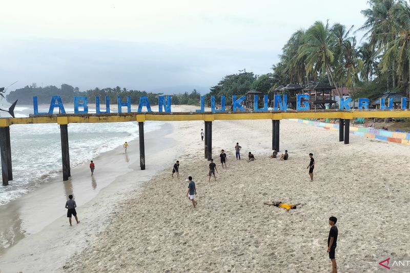 Pesisir Barat Lampung Resmi Bebas dari Status Daerah Tertinggal