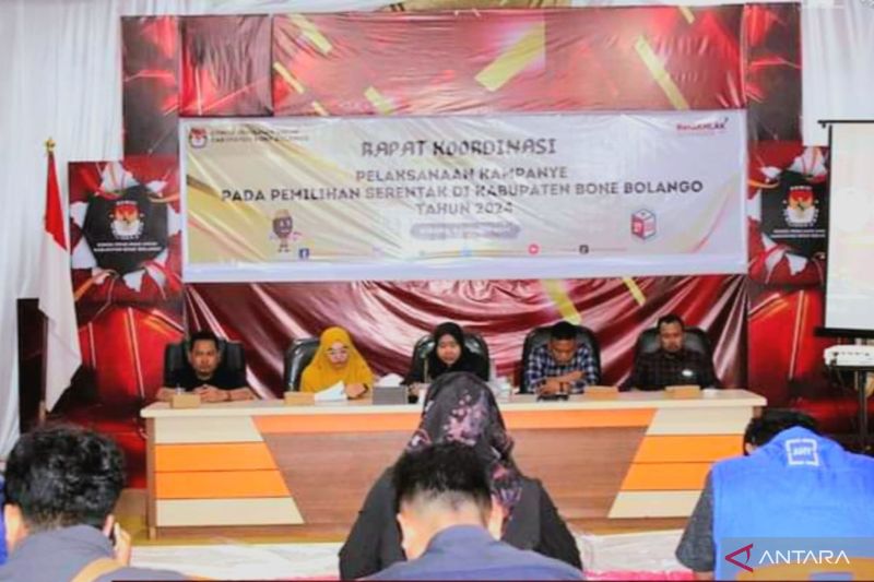 Suasana rapat koordinasi yang digelar KPU Bone Bolango dalam rangka menyamakan persepsi pelaksanaan dan metode kampanye pada Pilkada Tahun 2024, Jumat (4/10). (ANTARA/HO-Humas KPU Bone Bolango)