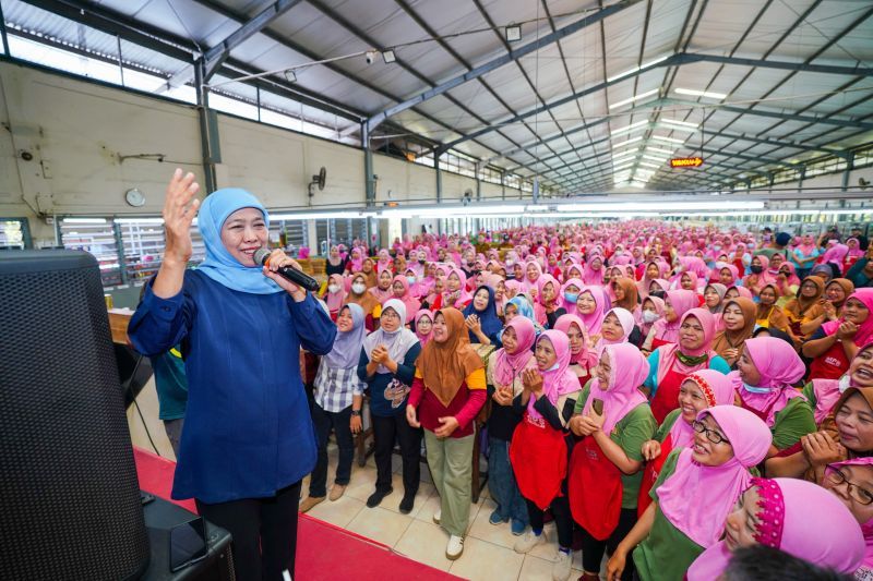 Khofifah Berkomitmen Lindungi Industri Padat Karya di Jatim