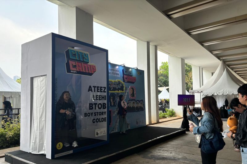 Penggemar Bersiap Sambut Penampilan Artis di City Camp 2024