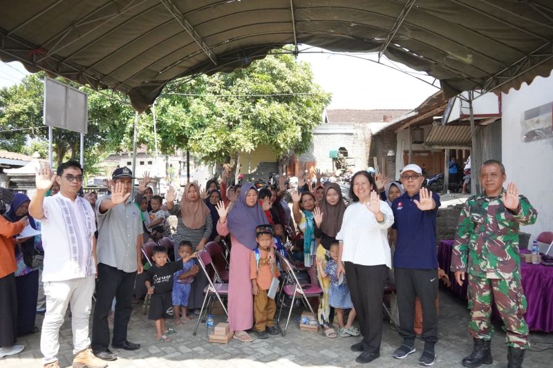TNI 0809 Kediri dan Pemkab Kediri edukasi soal kesehatan masyarakat dan mencegah stunting di Puskesmas Pembantu (PUSTU) Desa Pagung, Kecamatan Semen, Kabupaten Kediri, Jawa Timur. ANTARA/ HO-Kodim 0809 Kediri